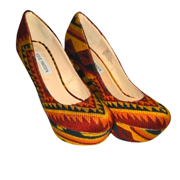 Radiant Moroccan Steve Madden Wedges (Size 7.5) - Picture 2 of 4